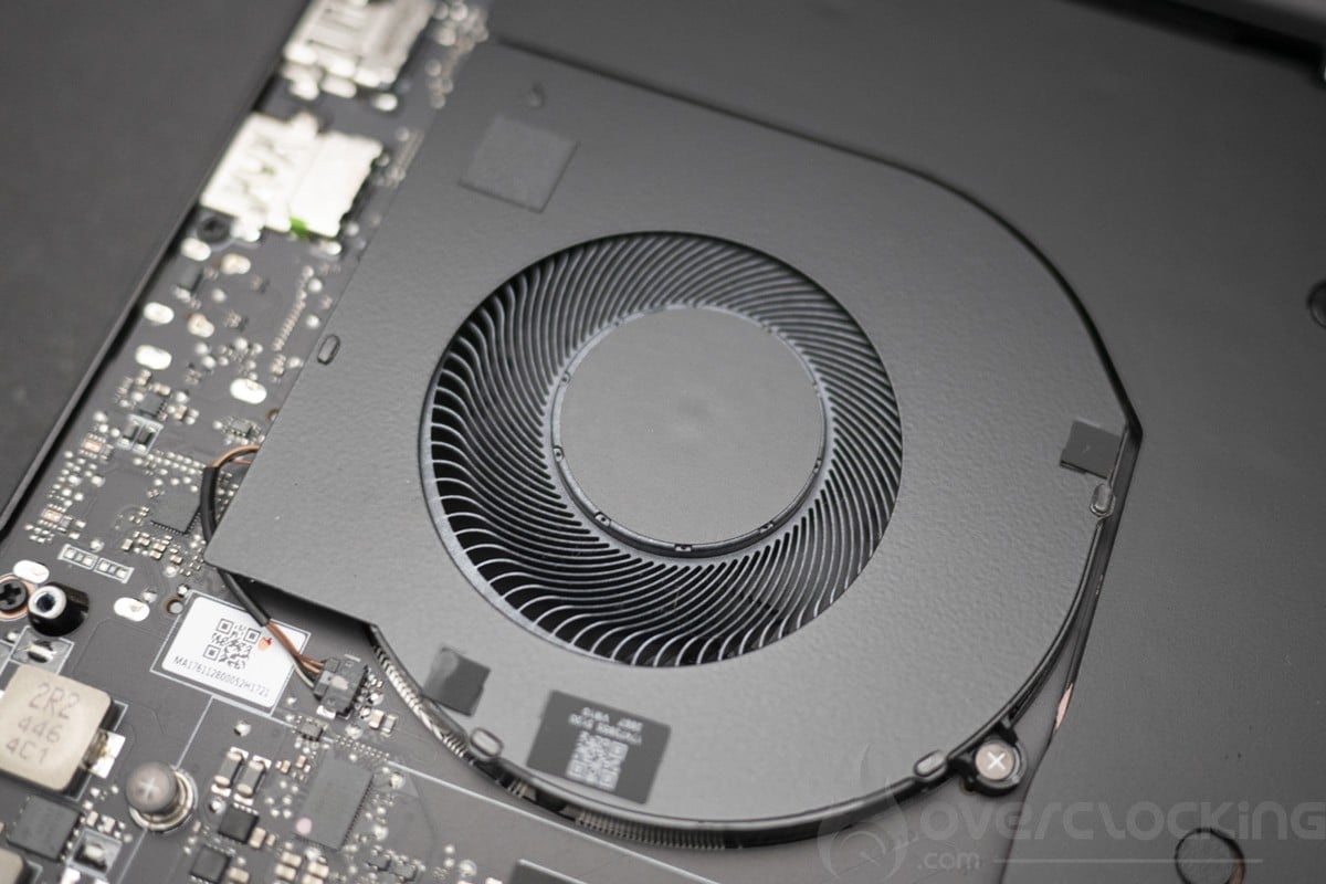 Razer Blade 16 - démontage FAN